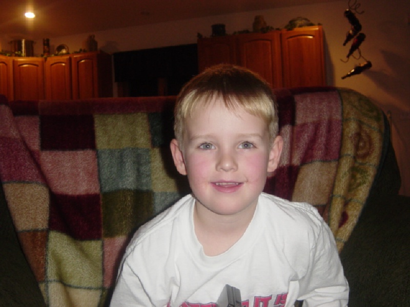 2004/12(Dec)/10(Scott-Barkmeier-Dodd-Christmas)/800x600_2004-11-13 Dylan.JPG